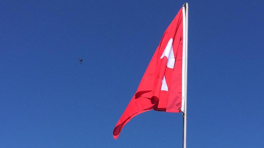 Aufstellen der Fahne auf der Wasserflue, 20.4.19